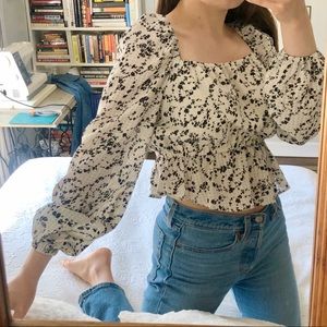 SOLD Adorable print blouse